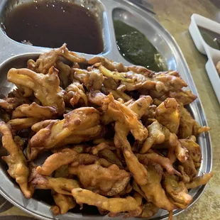 Mixed pakora with chutneys