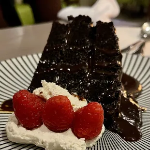 Chocolate caliente cake.