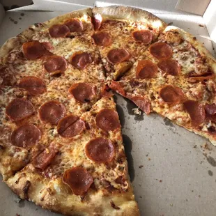 Large Pepperoni Pizza