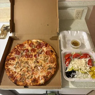 Pizza with mushrooms and onions and a Garden Salad