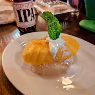 Coconut Sticky Rice with Mango