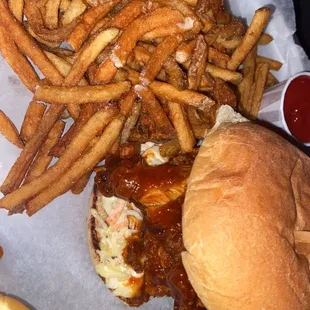 hot chicken sandwich- amazing