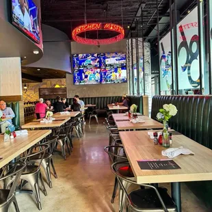 sushi and sashimi, interior