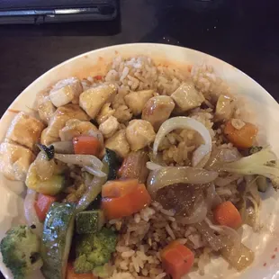 I wasn&apos;t happy with this, has a few pieces of chicken. And loaded with rice.