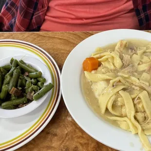 Chicken and noodles with green beans