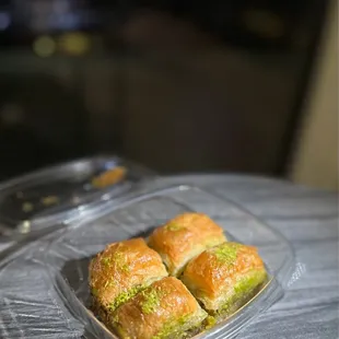 Baklava (4 pieces)