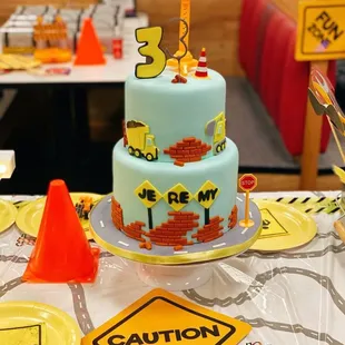 Construction theme party with an amazingly designed cake and custom cookies. Thanks Miss Chan Chan for another impressive art work