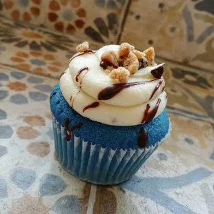 Cookie monster cupcake