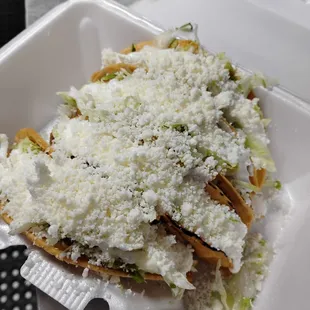 Quesadillas Fritas de tinga de Pollo