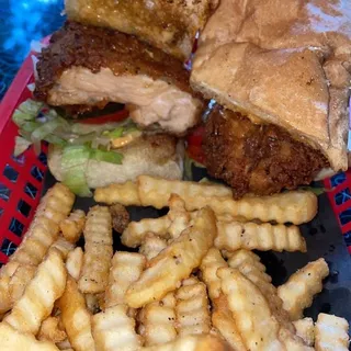 Hot chicken po boy