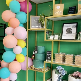 I LOVE the green and gold together!