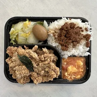 Popcorn chicken bento - IG @bougiefoodieboi