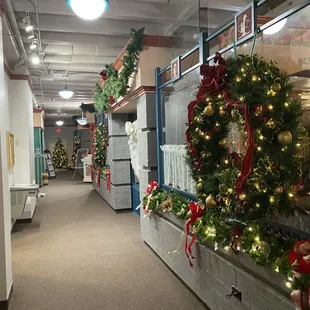 Hallway to hostess stand