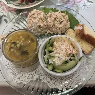 Miss Mollys Featured Lunch