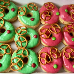 The reindeer donuts are adorable and that little salty crunch of the pretzels with the donut is sooo yummy!