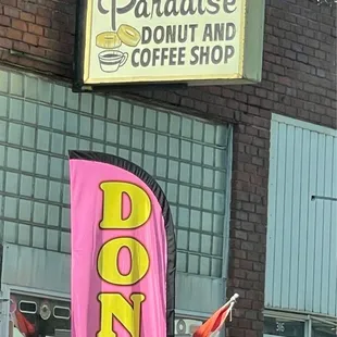 Signage for Paradise Donut Shop on Gentry.