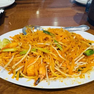 Shrimp pad thai
