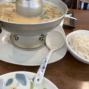 ramen and noodles, food