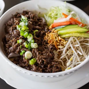 Pho Trôn - Dry style phở featuring Bánh phở rice noodles tossed in tamarind sauce, served with steamed bean sprouts, cucumber, and carrots.