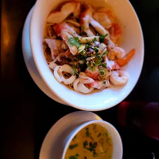 Dry seafood egg noodle