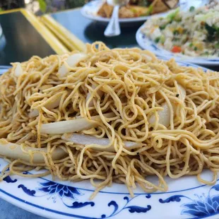 Garlic noodles