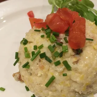 Stone-Ground Grits with Diced Bacon** ***