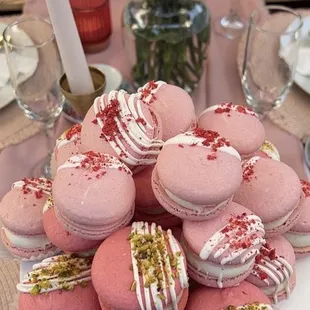 Pistachio macaroons | cream cheese w strawberry filling