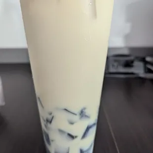 Jasmine milk tea w butterfly pea jelly