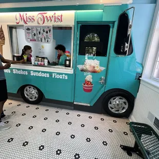 Ice cream float counter