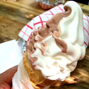 Vanilla/Chocolate Twist Cone