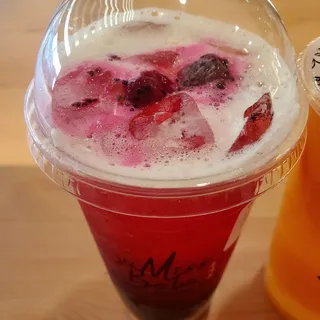 Crema Lychee Dragon Fruit Tea Slush