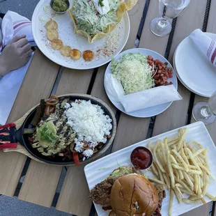 Taco salad vs Chicken Fajitas vs Chicken Sandwich !!!