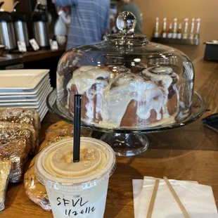 Iced latte with sugar free vanilla and cinnamon rolls