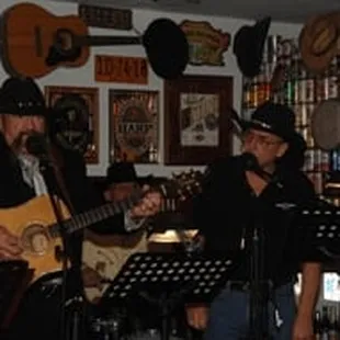 Live music Friday and Saturday nights