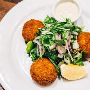 dine in - crab cakes