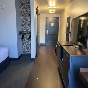 Nice queen sized hotel room