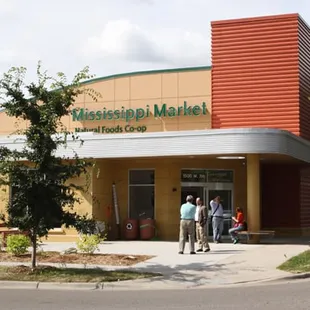 Mississippi Market, 500 7th Street West, St. Paul, MN 55102. Photo by Katie Cannon, Heavy Table.