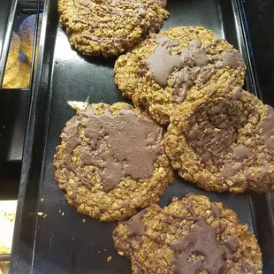 a tray of cookies
