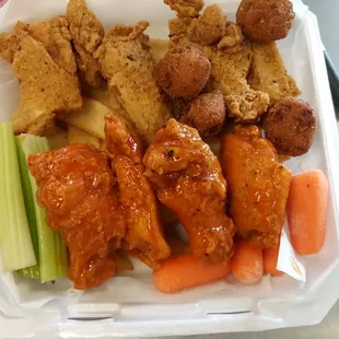 chicken wings and fried chicken, bbq chicken, poultry, fried chicken wings, chicken, chicken wings, fried chicken, bbq wings, food