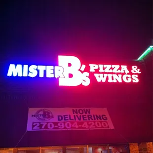 Mister B&apos;s Pizza &amp; Wings