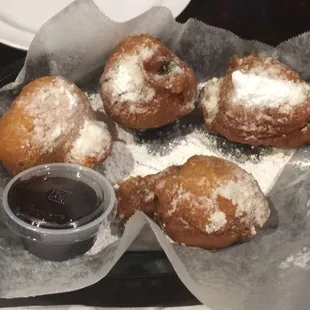 This place was so amazing! Best wings I&apos;ve had yet and the fried Oreos were soo great!