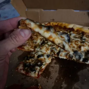 This was not a good thin pizza at all. Funny because I&apos;m the pic it sure looks good but poor in taste literally.