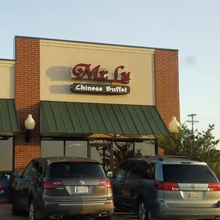 the outside of the restaurant