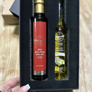 Spicy oil and truffle oil set