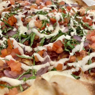 Star Beckham - Star shaped pizza filled with ricotta cheese, mozzarella, bacon, onions, fresh tomatoes, ranch dressing and basil.