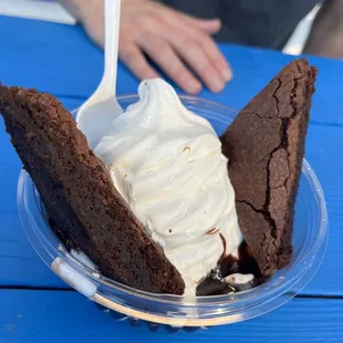 Brownie sundae