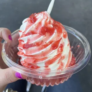 Strawberry shortcake w/o whipped cream and cherry