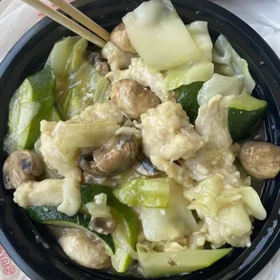 YUUUUUUMMMMMMMMYYYYYY is all I've got to say! Moo goo gai pan