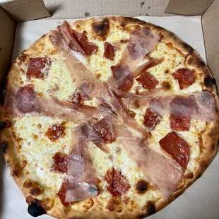 Piero, mozzarella, smoked prosciutto, white truffle oil - vgood! (February, 2023)