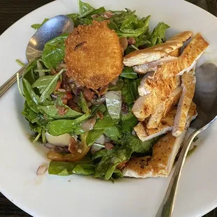 Spinach salad w grilled chicken n goat cheese